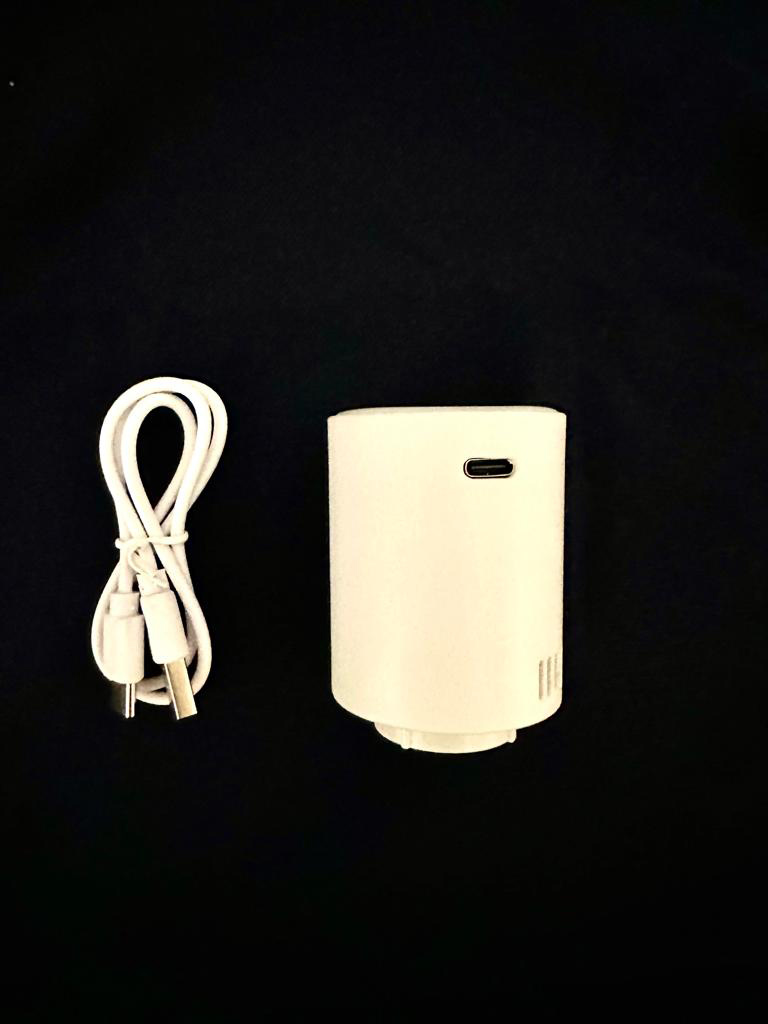 Featured image for “ASPIRATORE PORTATILE RICARICABILE PER SACCHI SOTTOVUOTO”